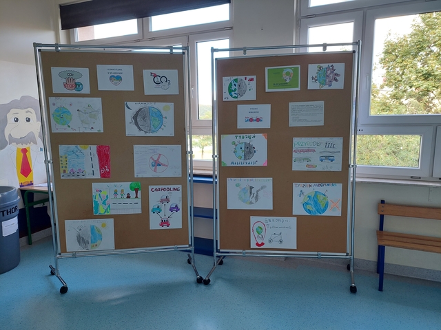 Plakaty wykonane przez uczniów Szkoły Podstawowej nr 11 w trakcie akcji "Klimatycznie w Wejherowie"